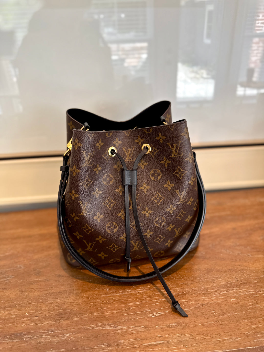 LV neo noe