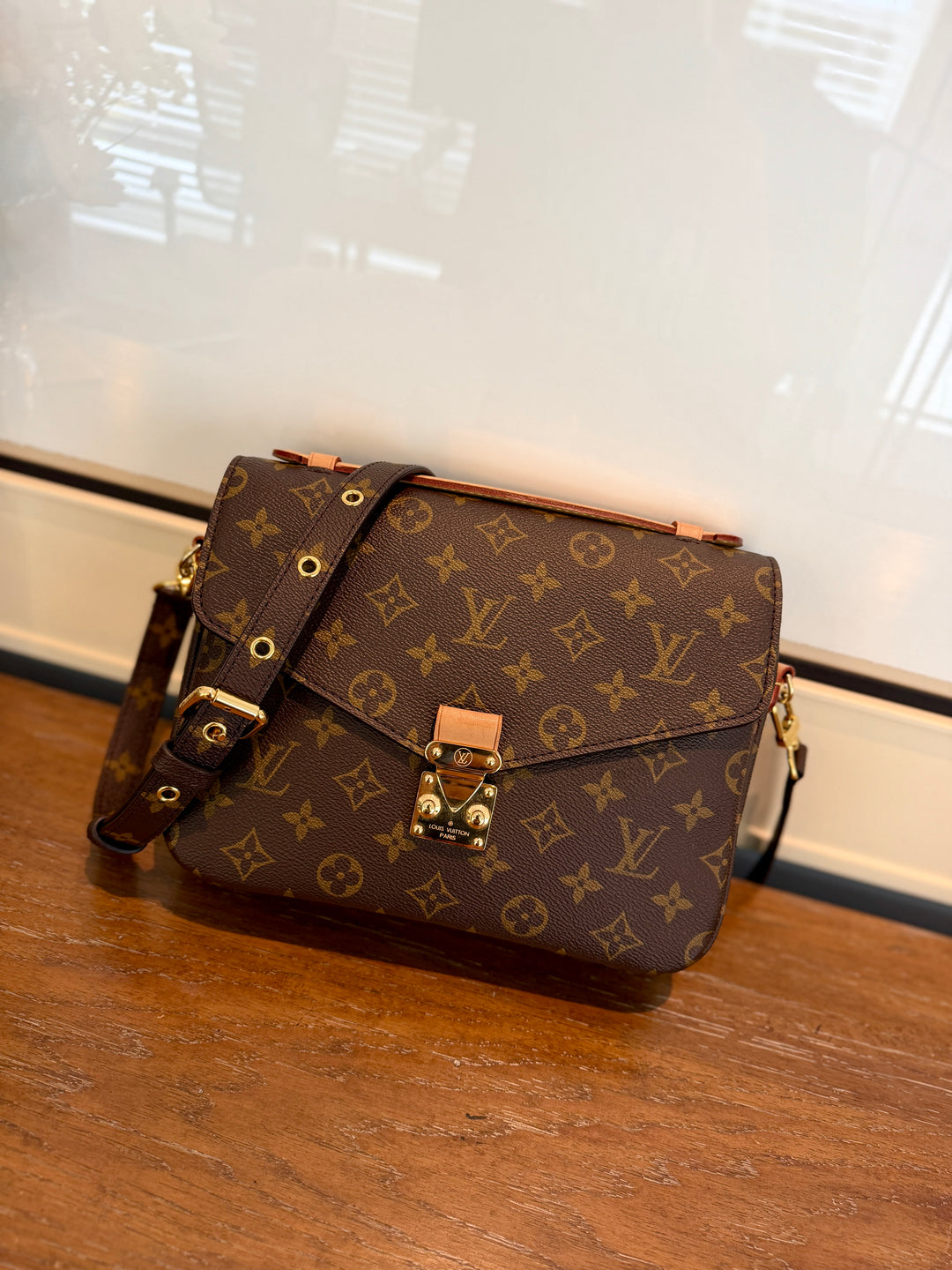 LV Metis mono