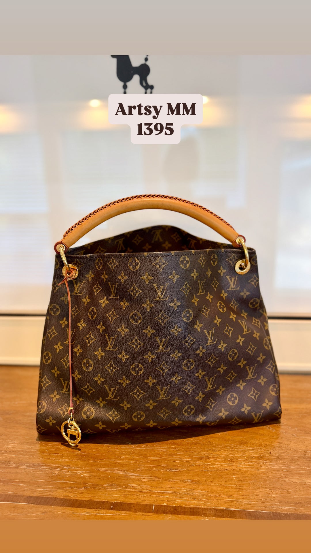 LV artsy and DE wallet