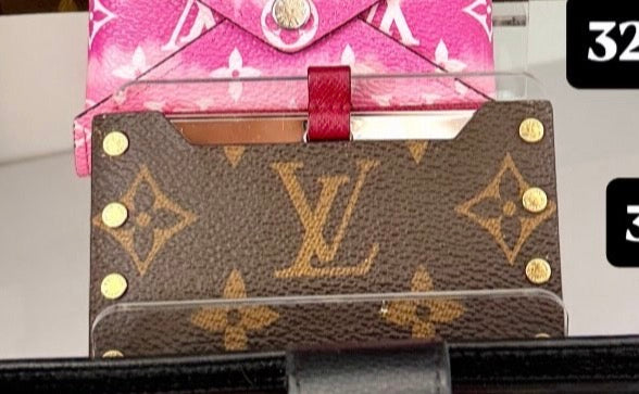 LV mirror