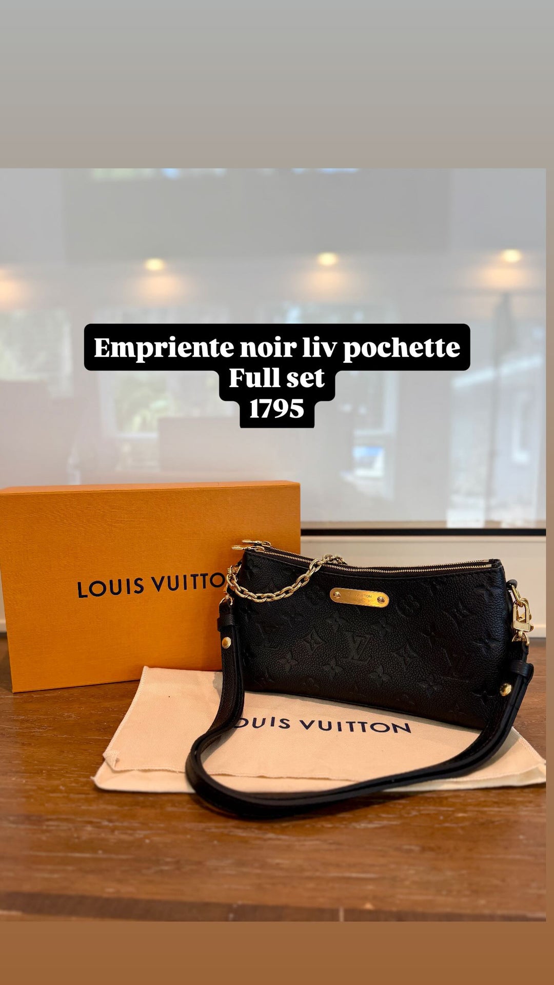 LV liv pochette