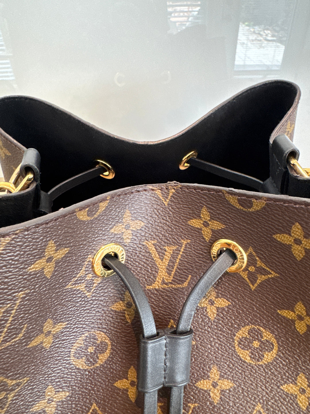 LV neo noe