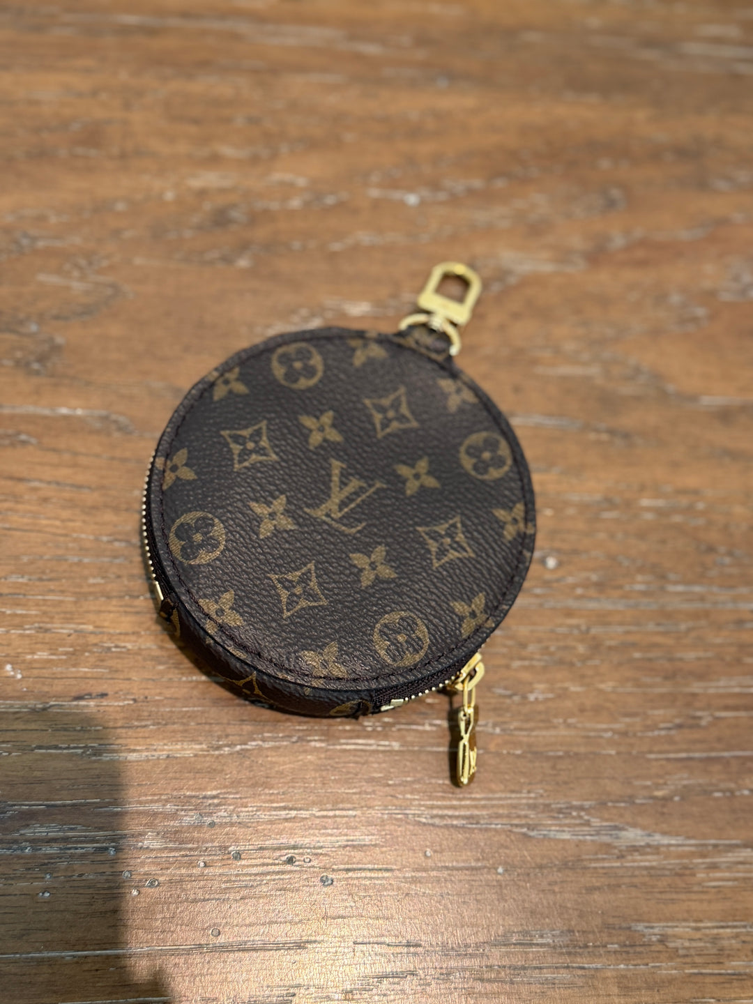 LV round coin