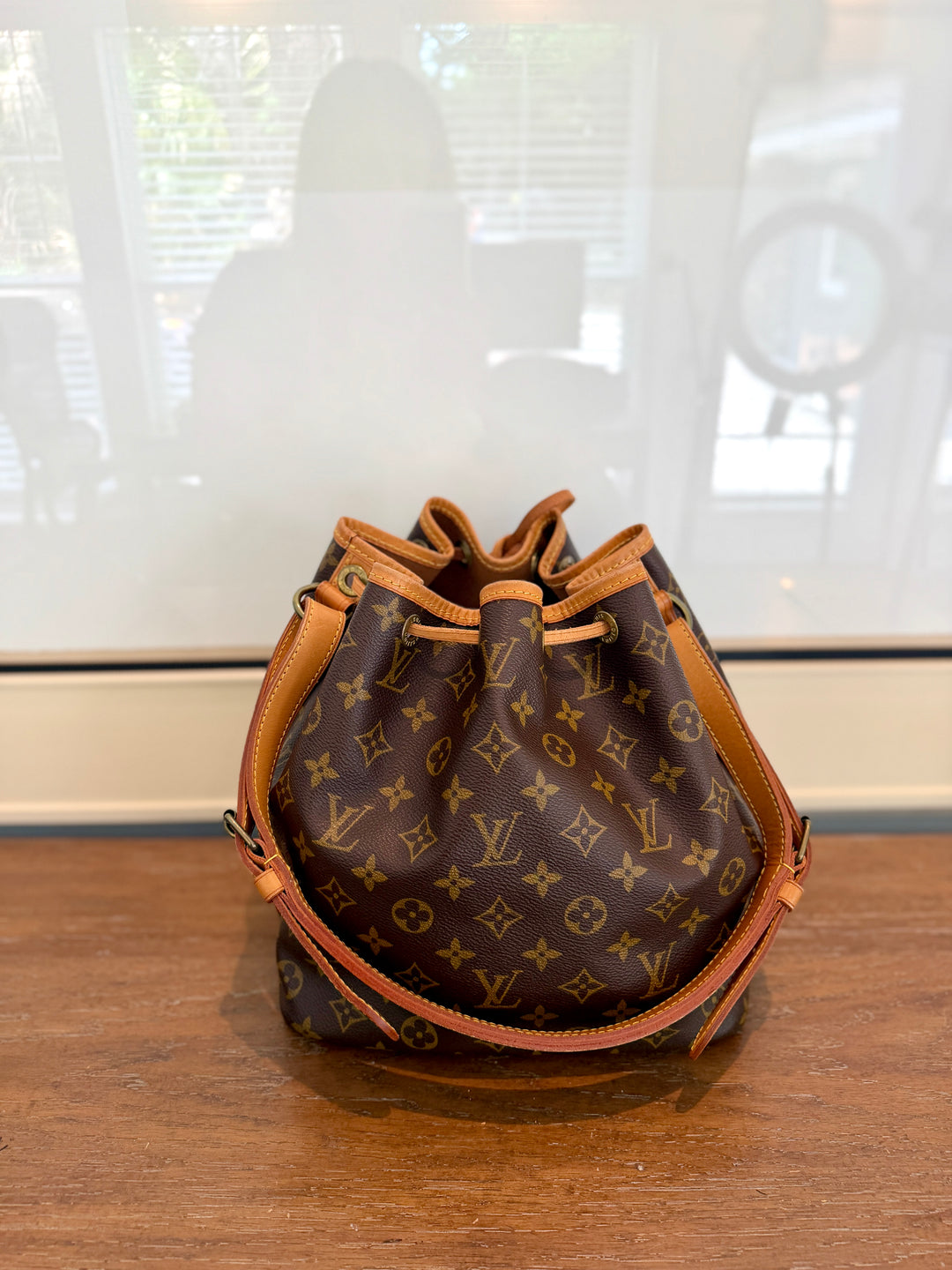 LV Neo Noe
