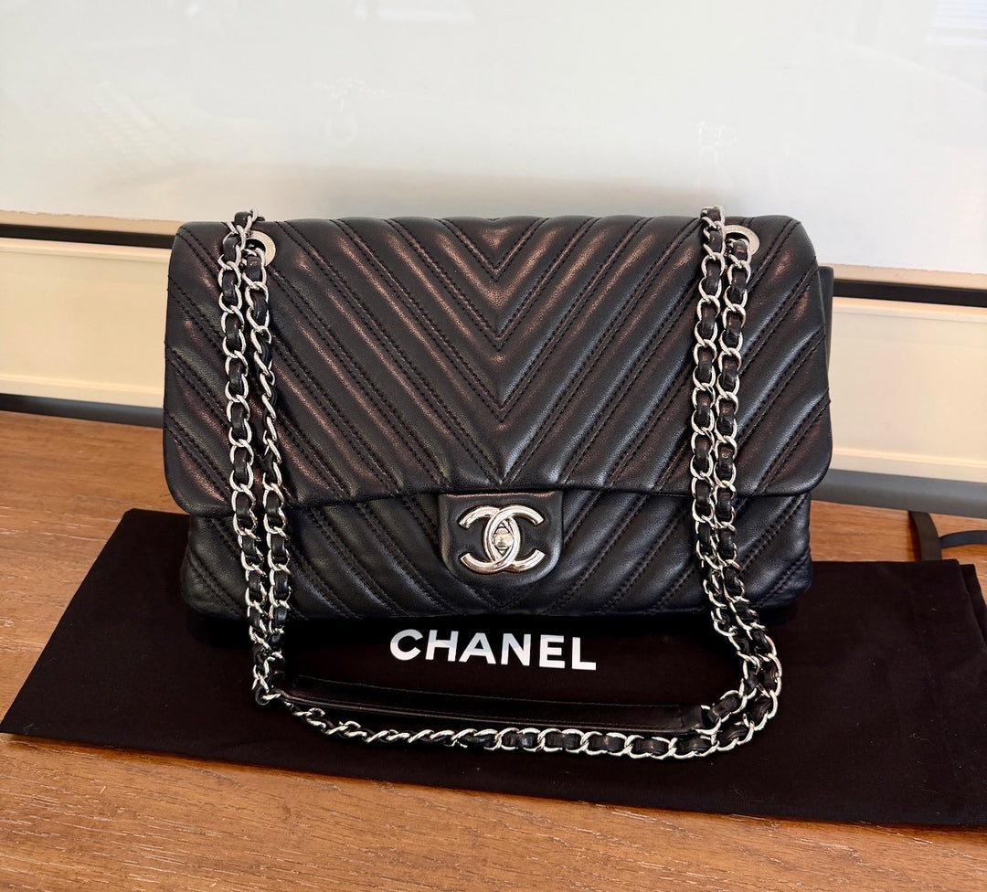 Chanel flap jumbo
