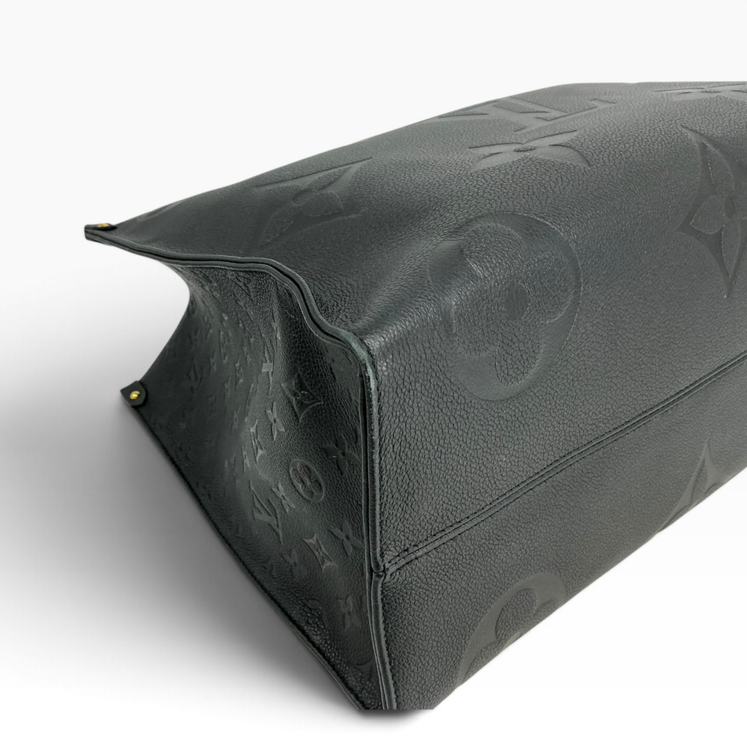 Louis Vuitton OnTheGo GM lower corner and piping wear details