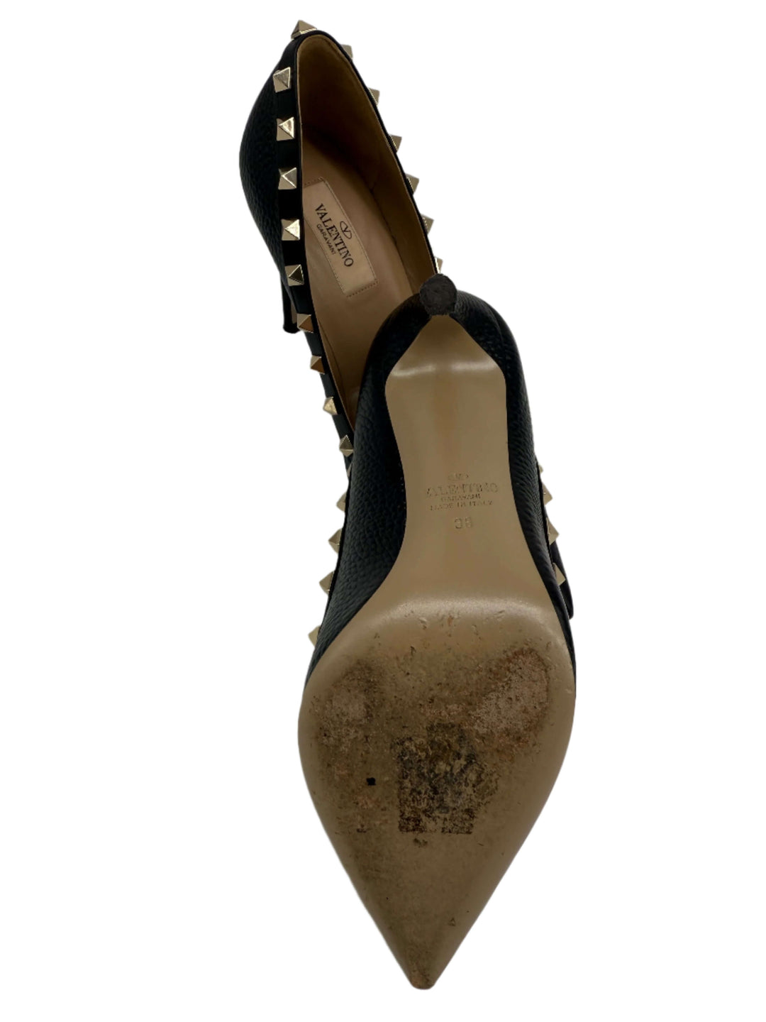 Valentino Garavani black pebbled calfskin Rockstud pumps with gold-tone studs, showcasing elegance and sophistication.