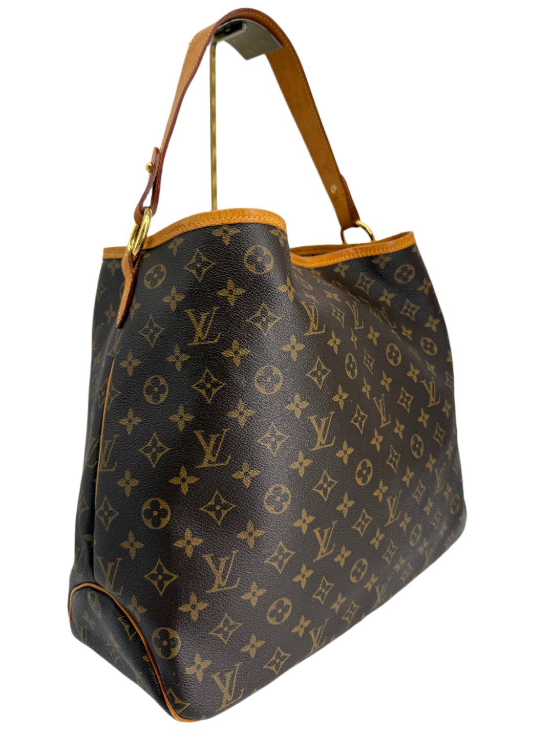 Louis Vuitton Monogram Delightful MM shoulder hobo bag featuring iconic design, vachetta leather strap, and gold-tone hardware.