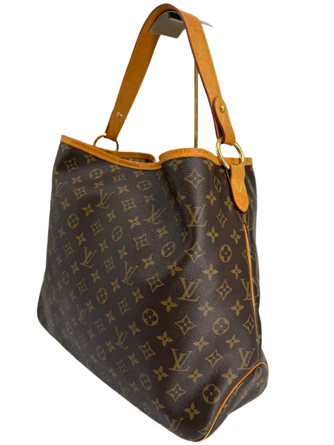 Louis Vuitton Monogram Delightful MM shoulder hobo bag showcasing classic Monogram canvas and vachetta leather strap.