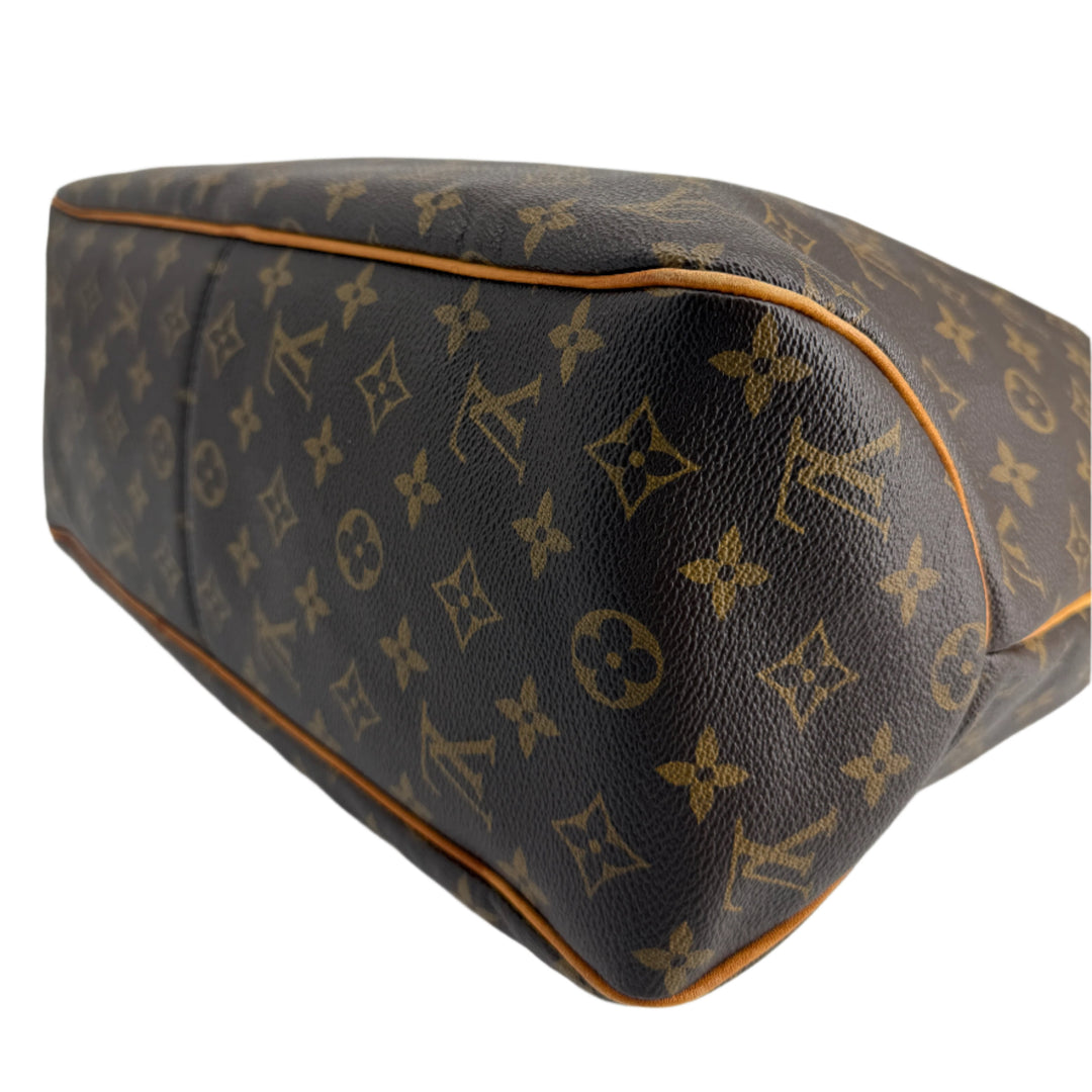 Louis Vuitton Monogram Delightful MM shoulder hobo bag showcasing iconic coated canvas in a triangular view.