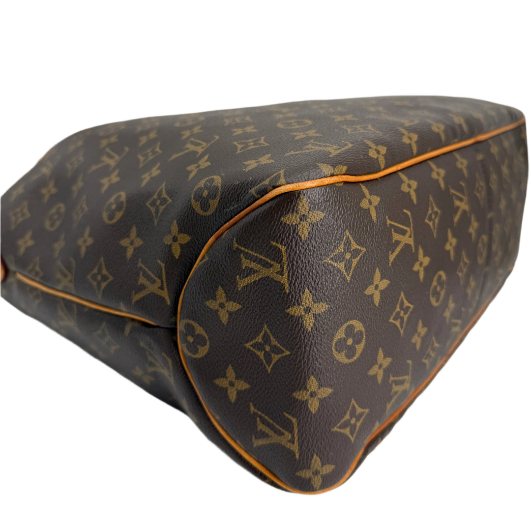 Louis Vuitton Monogram Delightful MM shoulder hobo bag with distinctive Monogram canvas and vachetta leather accents.