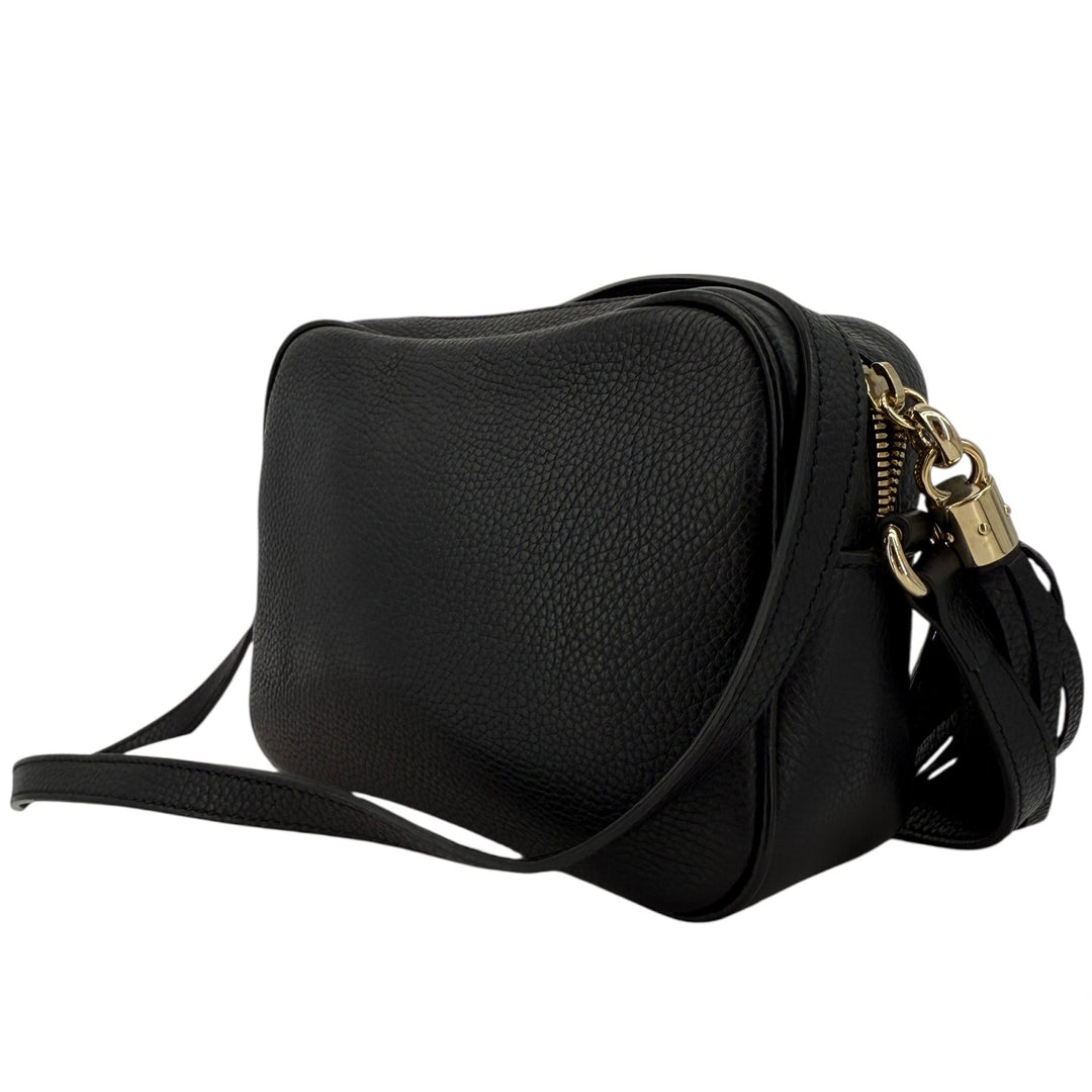 Gucci Soho Disco Small Crossbody bag in black pebbled calfskin with tassel and adjustable strap.