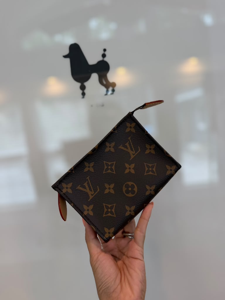 LV toiletry 15