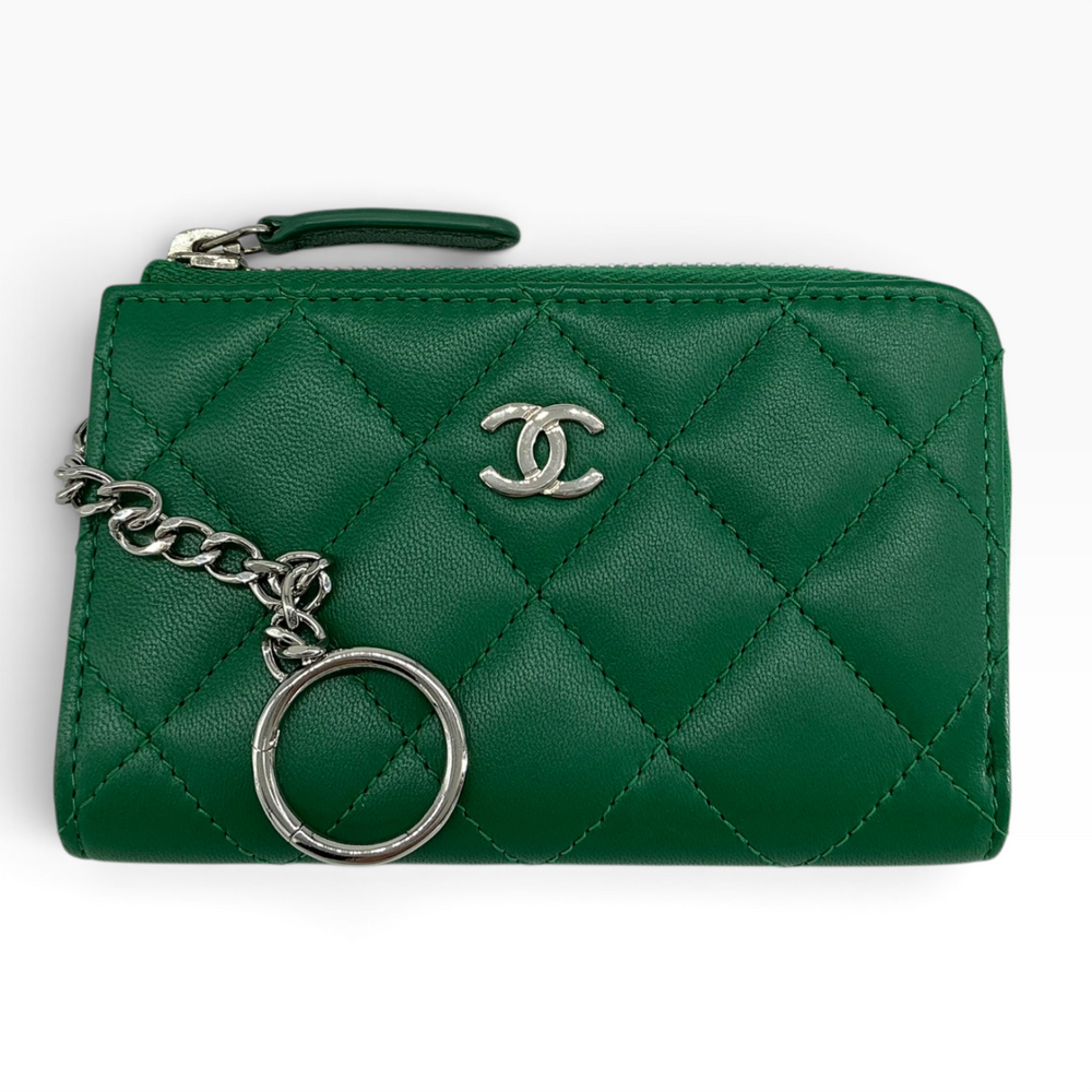 Chanel green quilted zipped key holder front with silver-tone CC logo, chain, and key ring