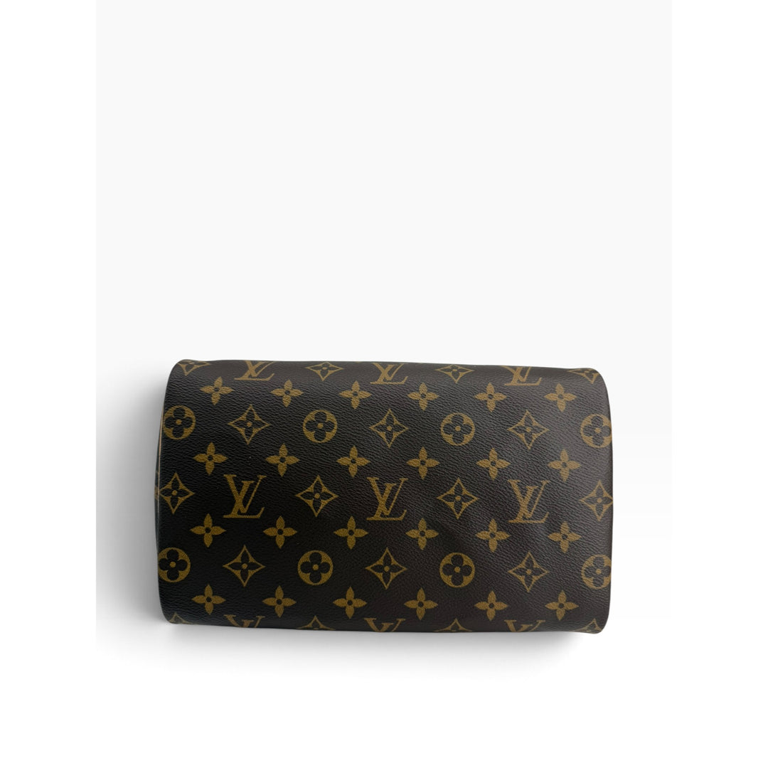Louis Vuitton Dopp Kit M44494 Monogram canvas base