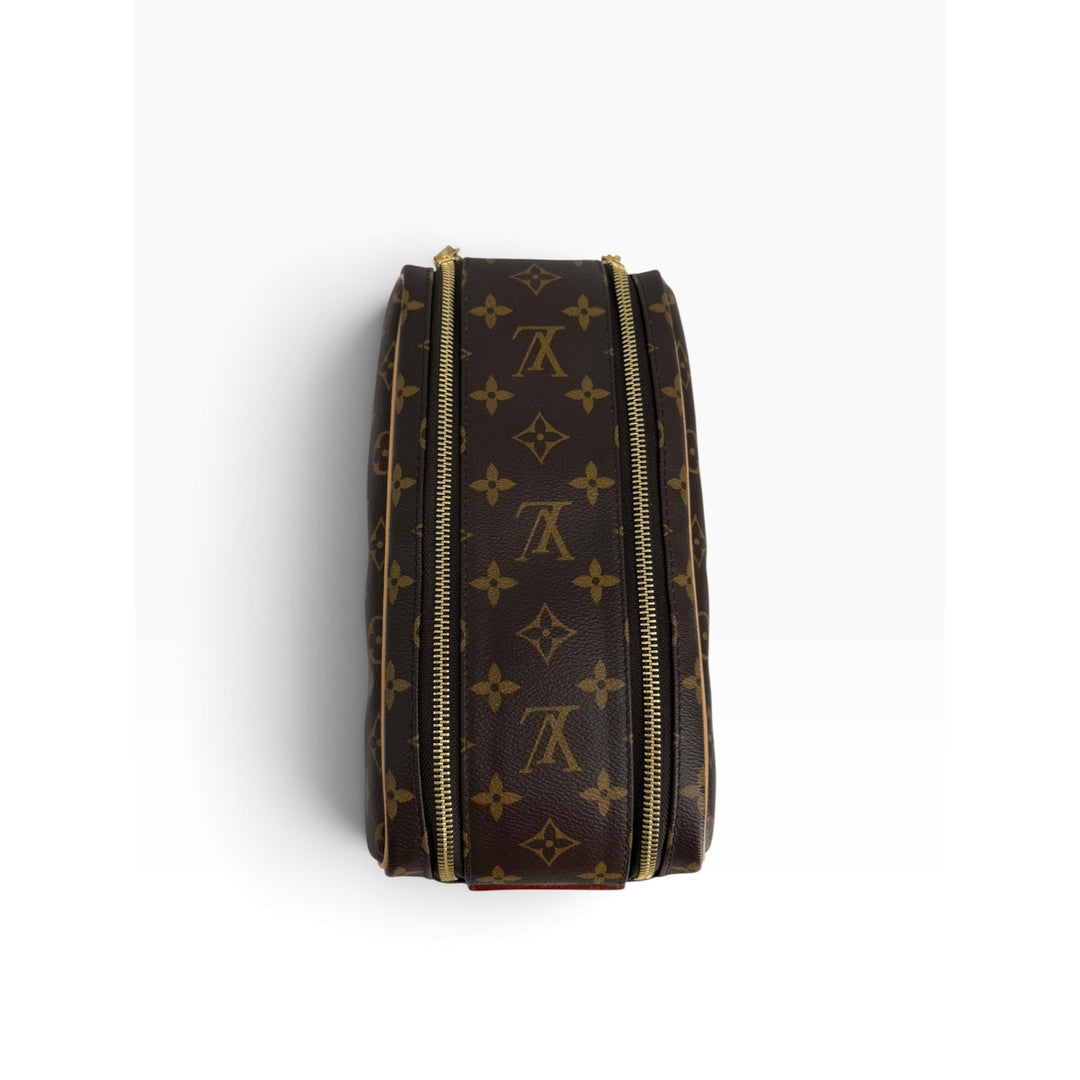 Louis Vuitton Dopp Kit M44494 double zip top view