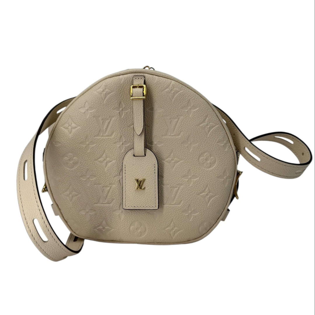 Louis Vuitton Empreinte Boîte Chapeau Souple MM – Creme handbag showcasing a chic design in premium creme leather.