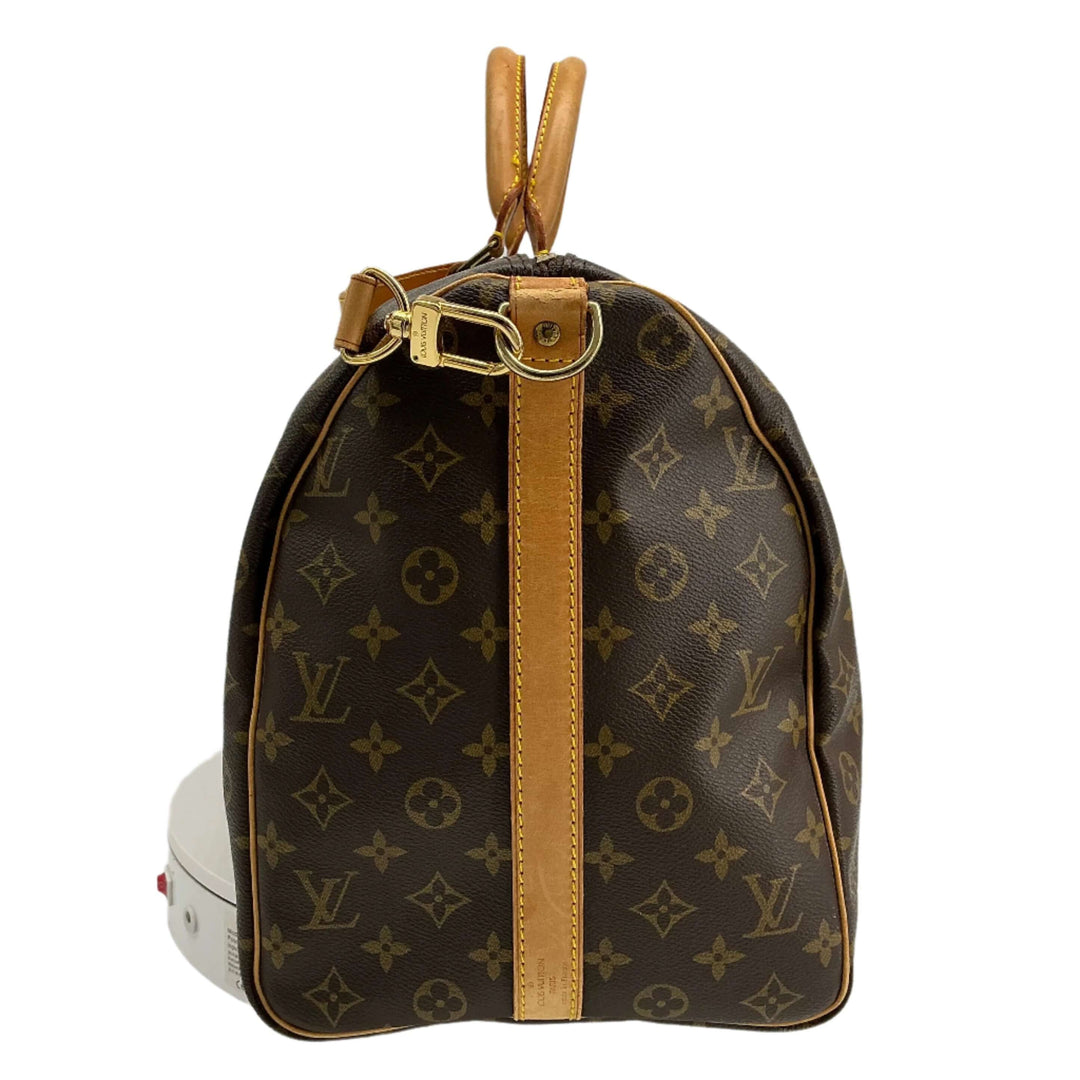 Louis Vuitton Keepall Bandouliere 50 duffel bag in monogram canvas with vachetta leather accents.